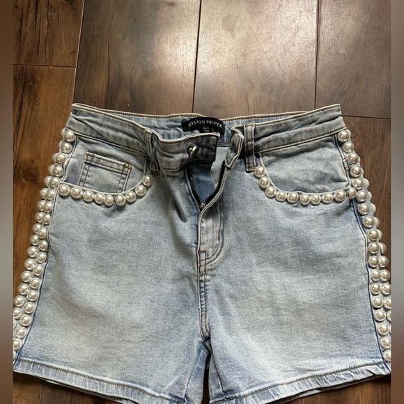 Boston Proper |  Light Blue Pearl-Trimmed Jean Shorts | Size 4 - Picture 6 of 11